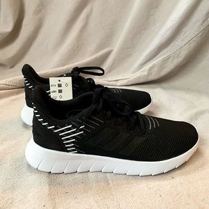 Adidas Asweerun Women’s Black & White Running Sneakers Size 7